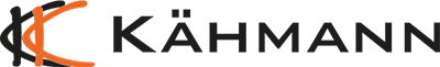 Kähmann Logo mit markantem orangefarbenem Emblem und dunklem Schriftzug, für Wasseraufbereitung und Hochdrucktechnik in Industrie und Handwerk im Betrieb.